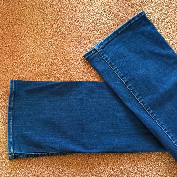 Eddie Bauer Slightly Curvy Bootcut Denim Jeans Size 12 Stretch Fit Medium Wash - Picture 9 of 11